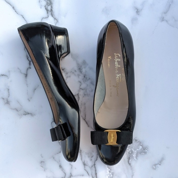 Salvatore Ferragamo Shoes - Salvadore Fergammo Leather Varina Bow Flat